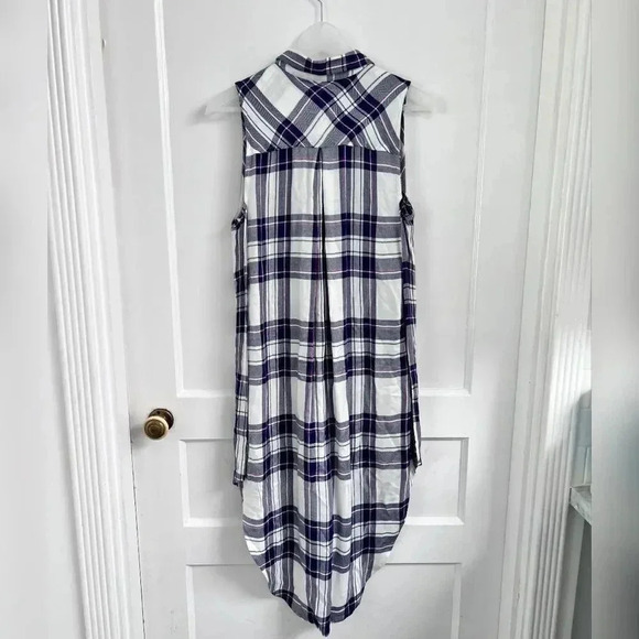 Rails
Jordyn Plaid Sleeveless
High-Low Tunic in White/Navy/Orchid NEW - Picture 4 of 6
